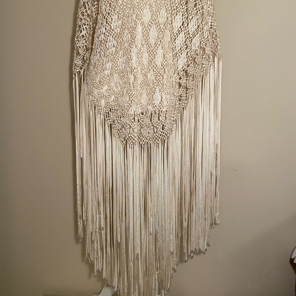 Stunning Unique Shawl - Picture 3 of 4